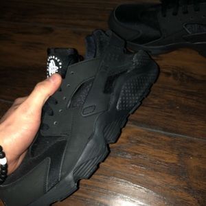 Nike black Hurache